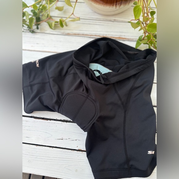 Sugoi Women's Padded Biking Shorts, size Medium - Picture 4 of 7